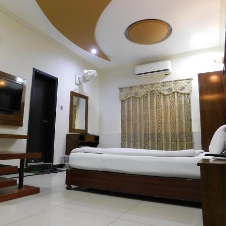 Hotel Мултан Екстериор снимка