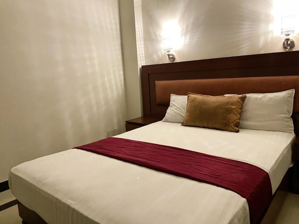 Hotel Мултан Екстериор снимка