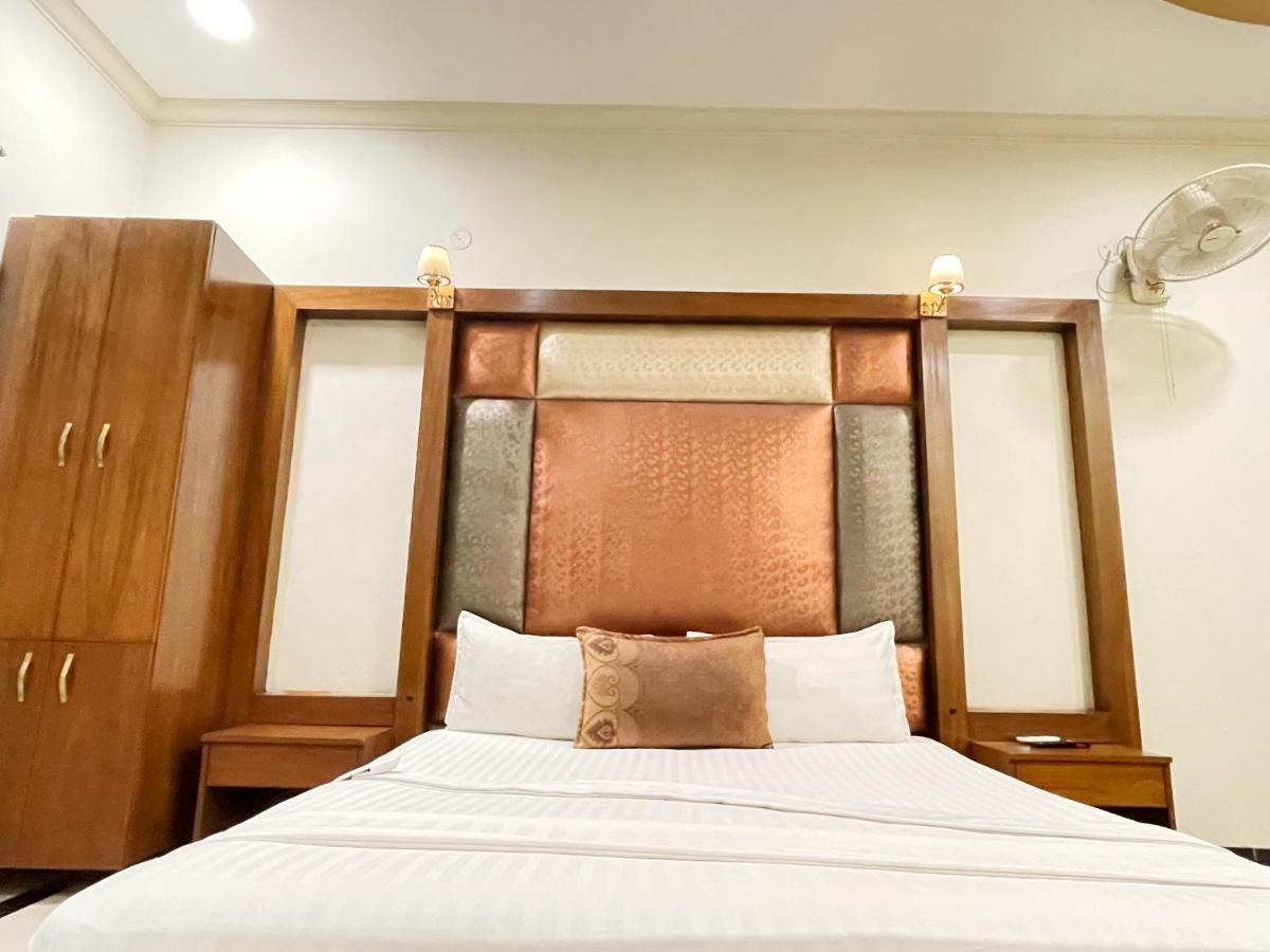 Hotel Мултан Екстериор снимка