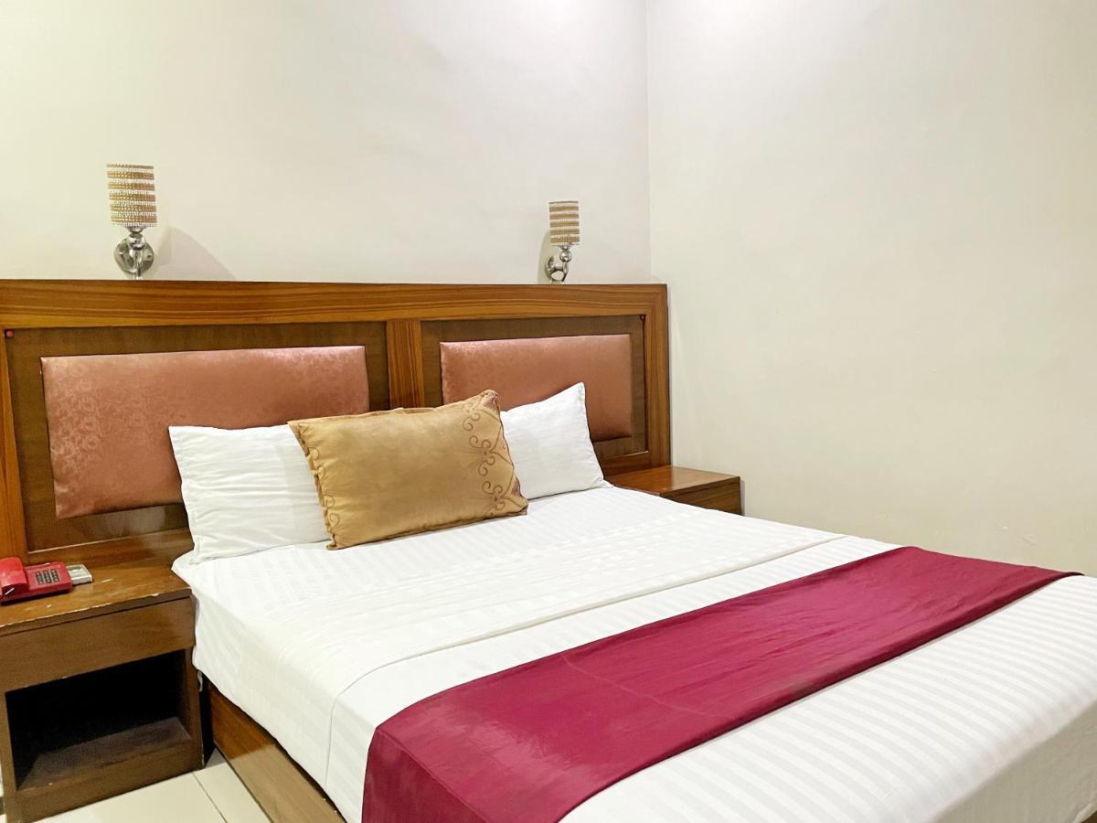 Hotel Мултан Екстериор снимка