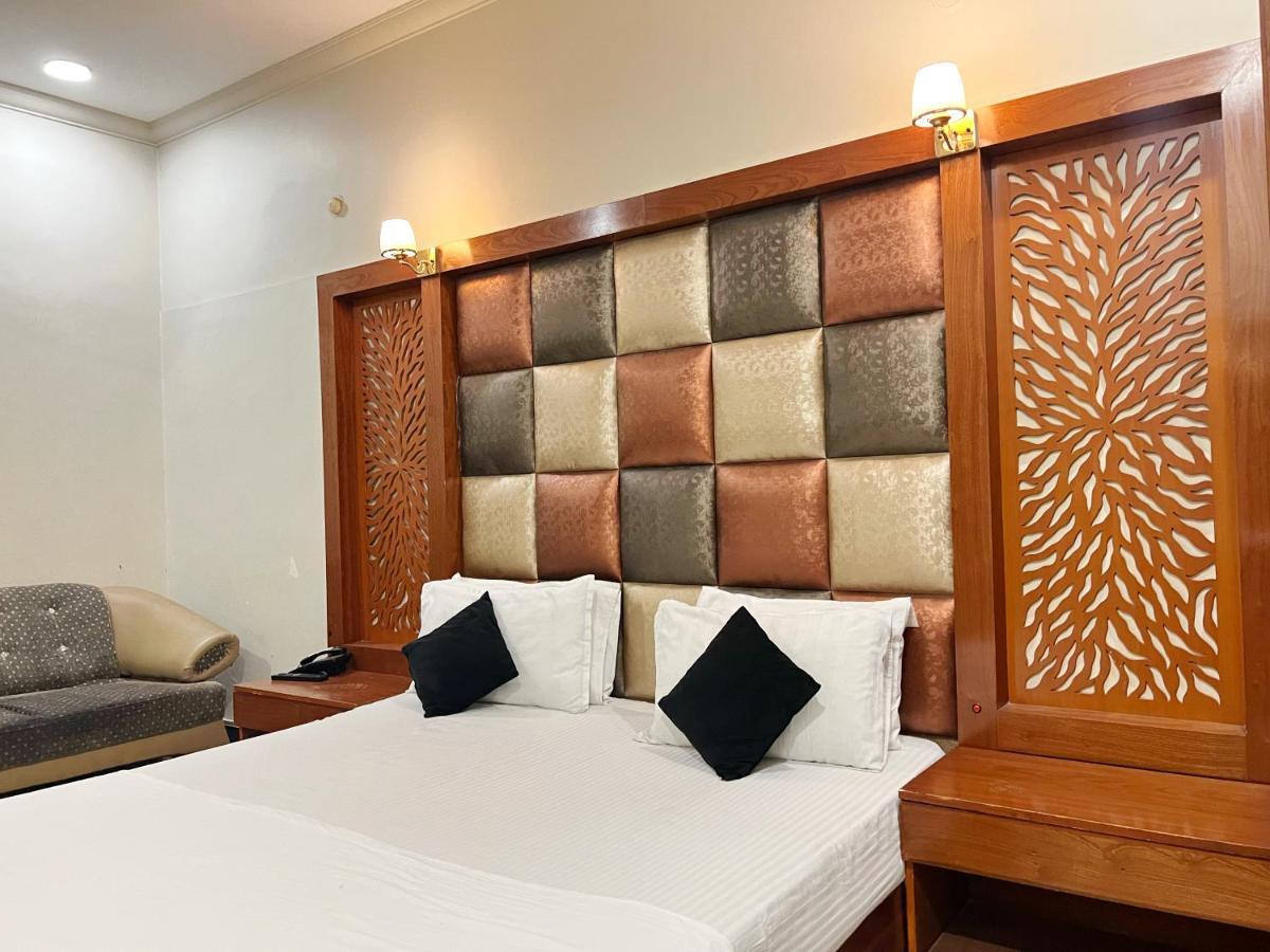 Hotel Мултан Екстериор снимка