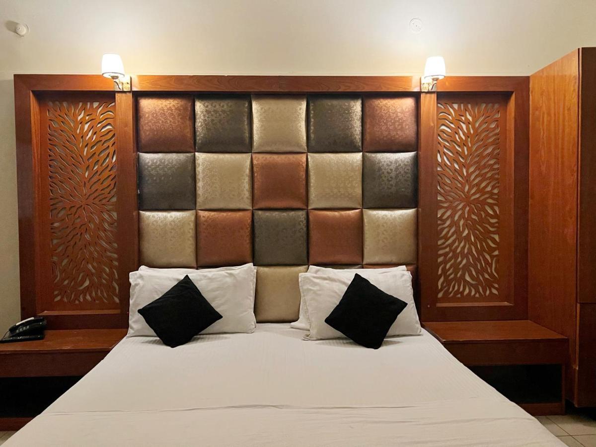 Hotel Мултан Екстериор снимка