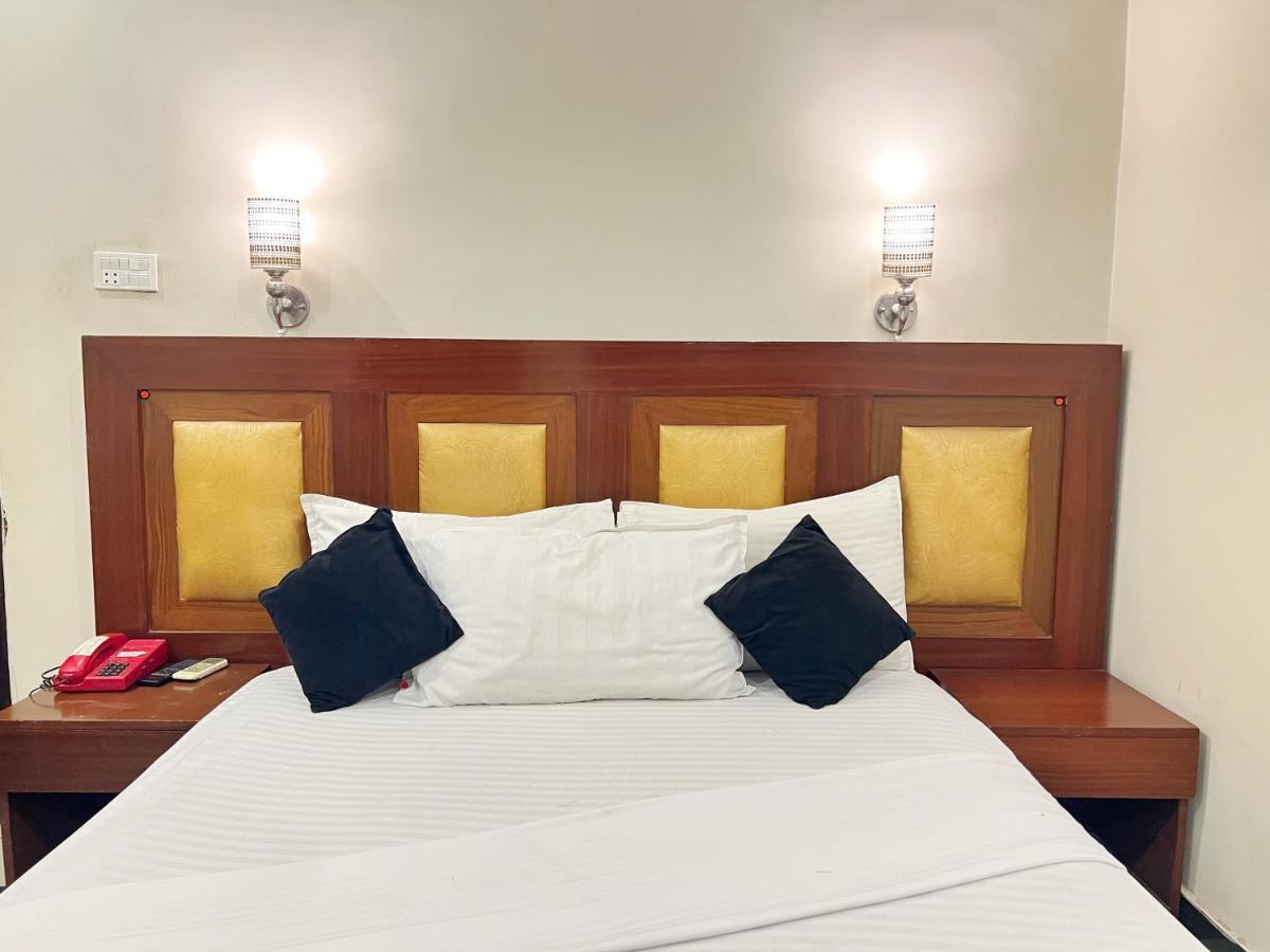 Hotel Мултан Екстериор снимка