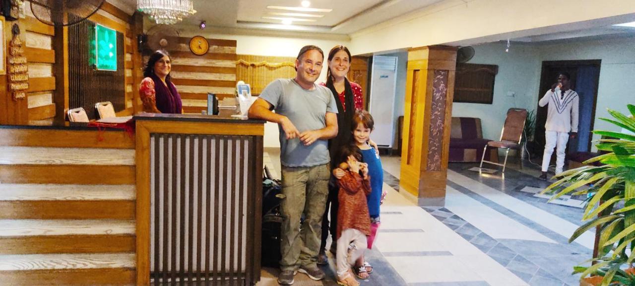 Hotel Мултан Екстериор снимка
