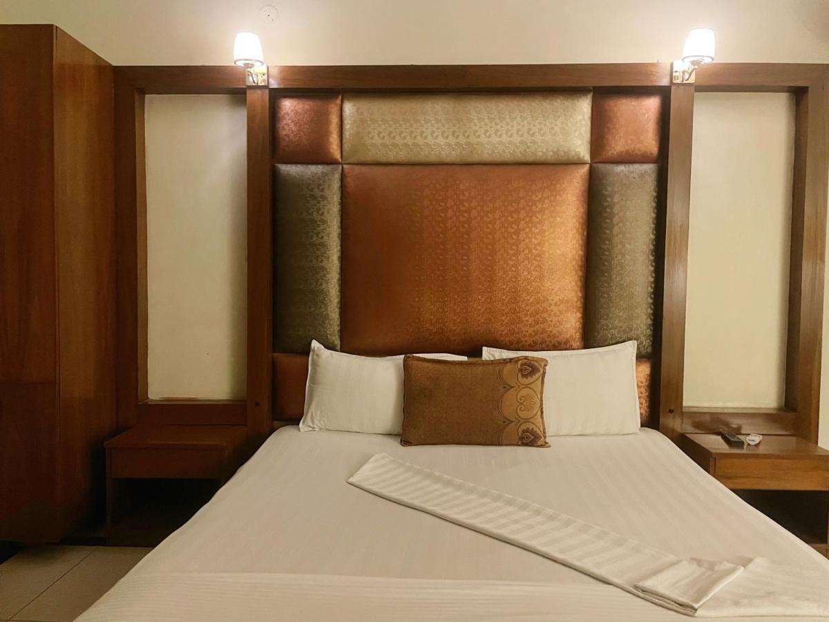 Hotel Мултан Екстериор снимка