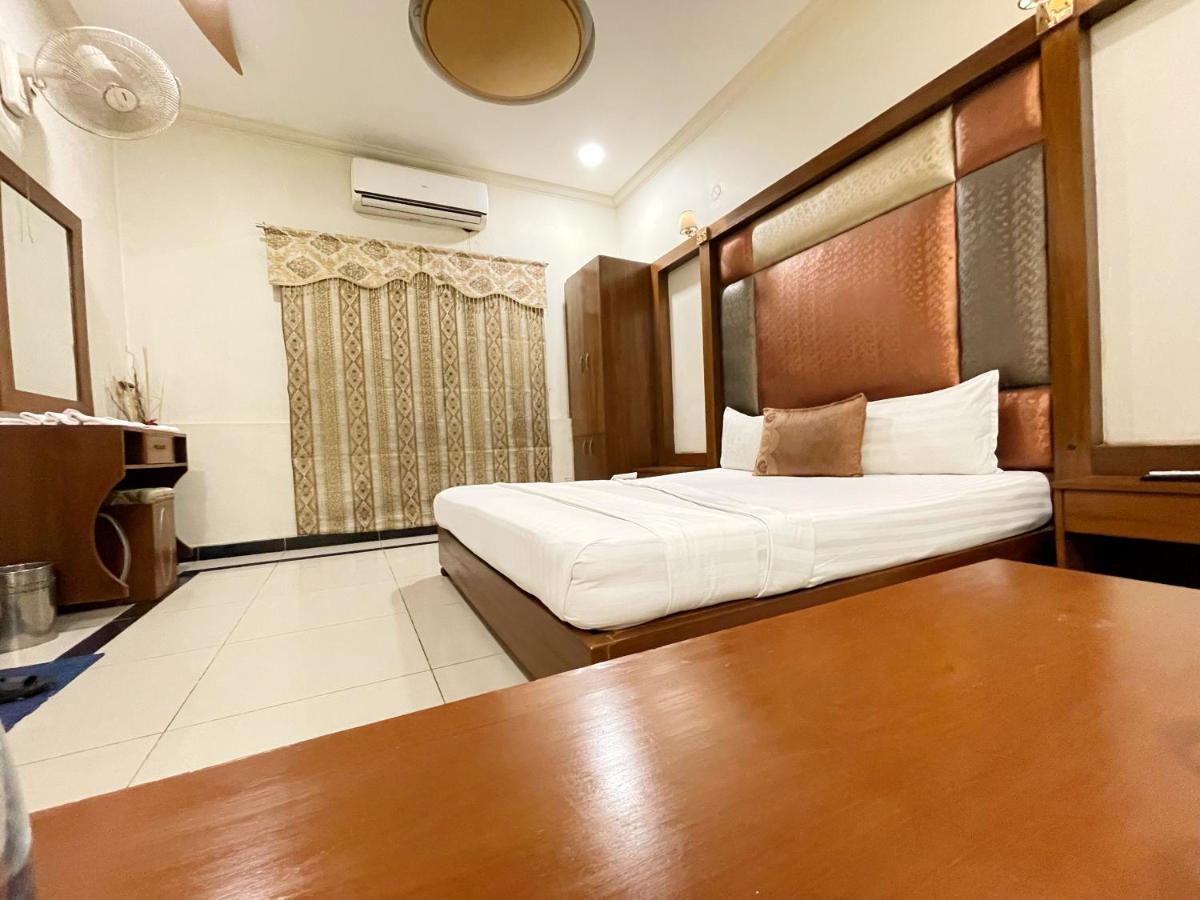 Hotel Мултан Екстериор снимка