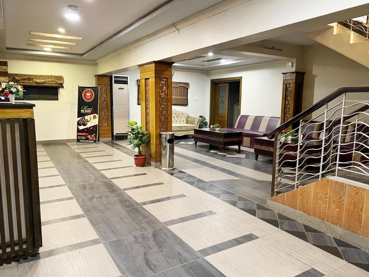 Hotel Мултан Екстериор снимка