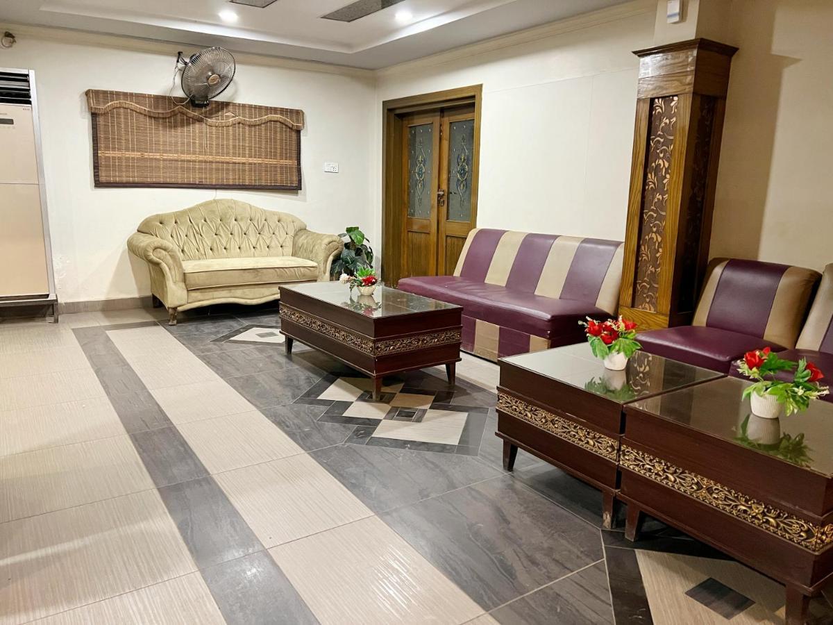 Hotel Мултан Екстериор снимка