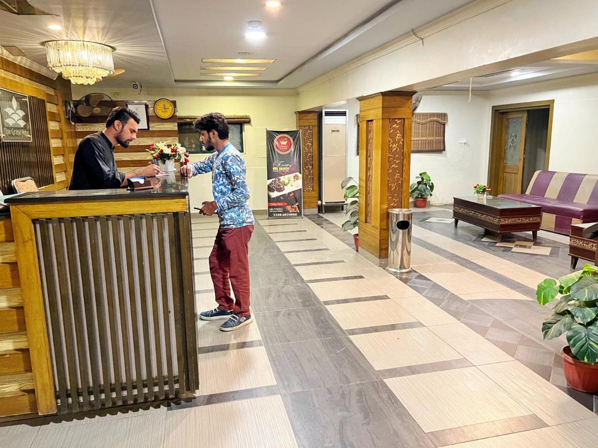 Hotel Мултан Екстериор снимка