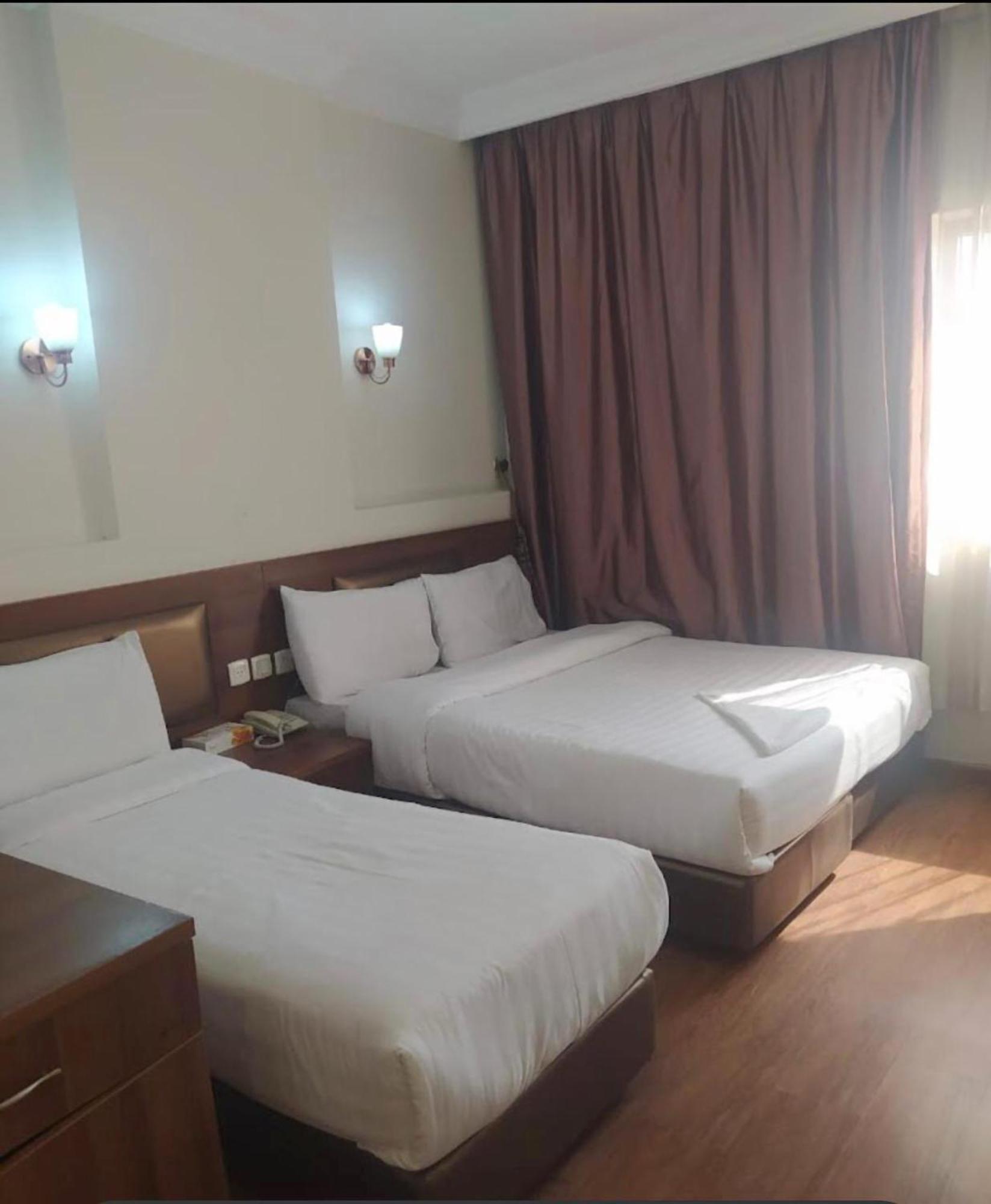 Hotel Мултан Екстериор снимка