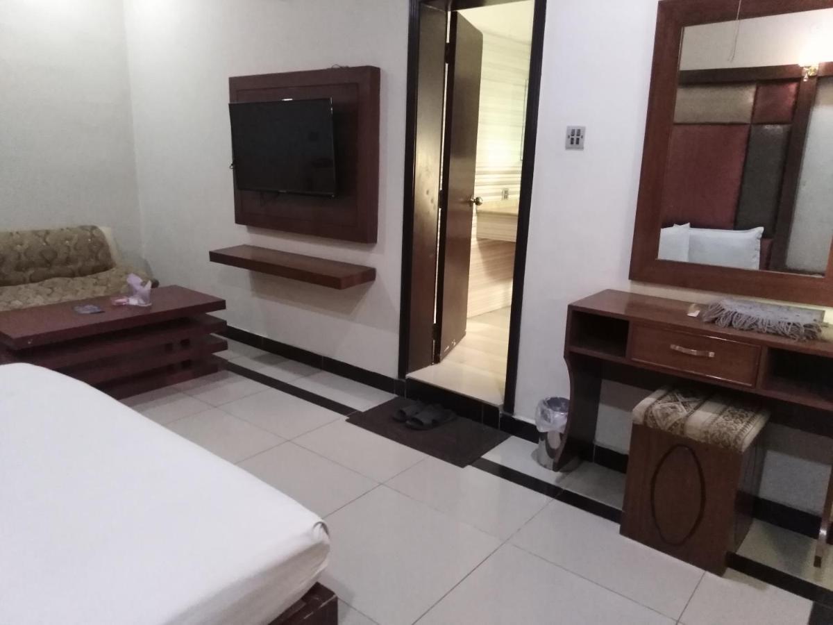 Hotel Мултан Екстериор снимка