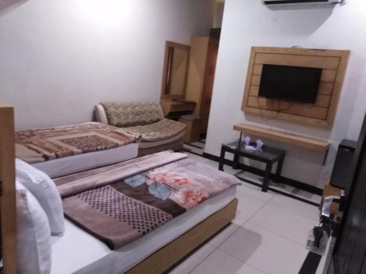 Hotel Мултан Екстериор снимка