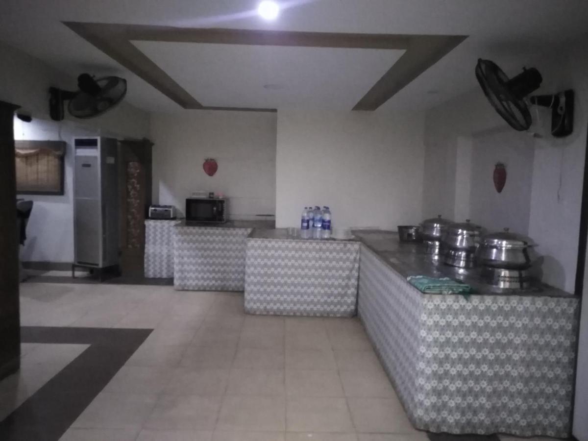 Hotel Мултан Екстериор снимка