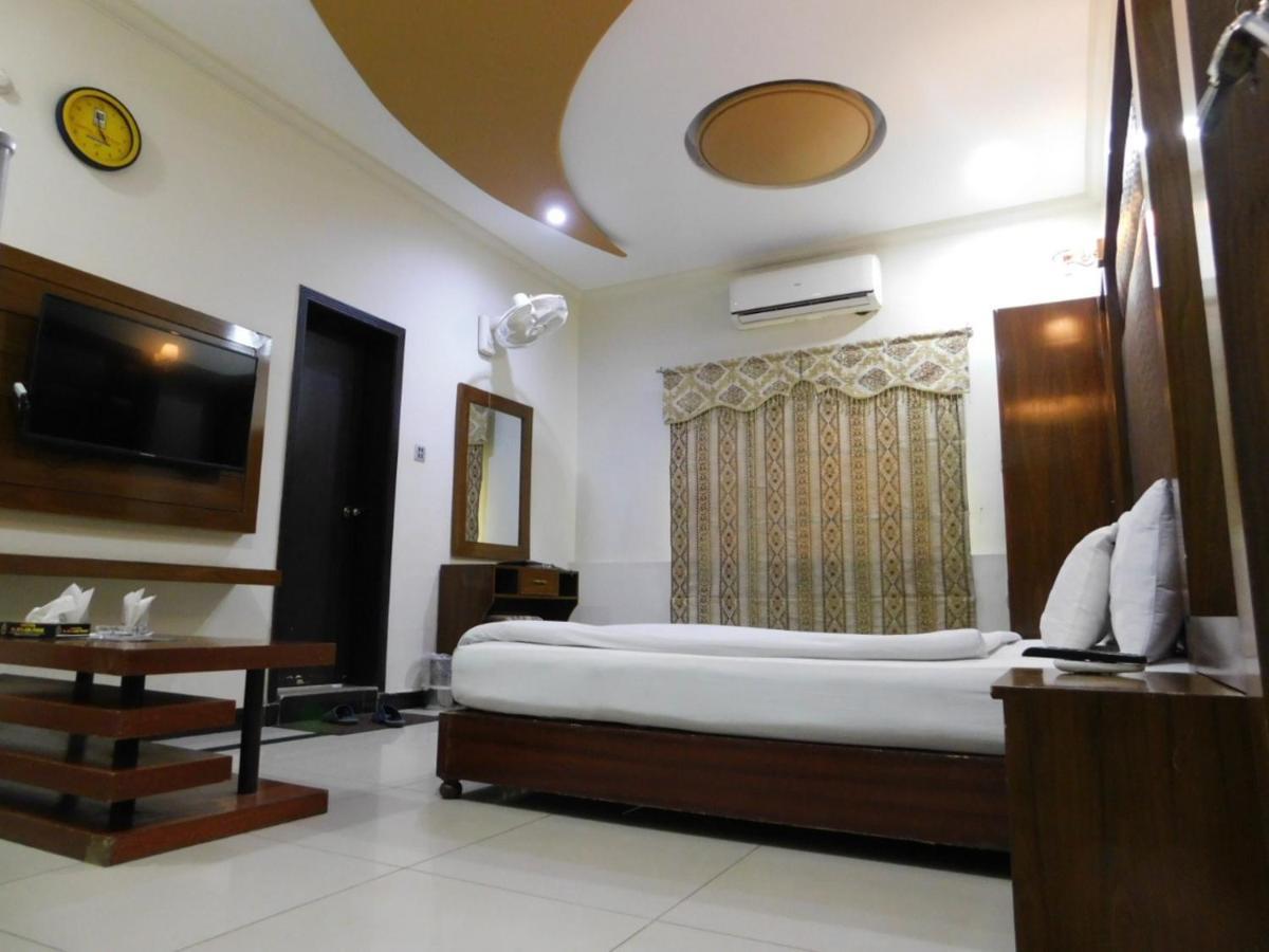 Hotel Мултан Екстериор снимка