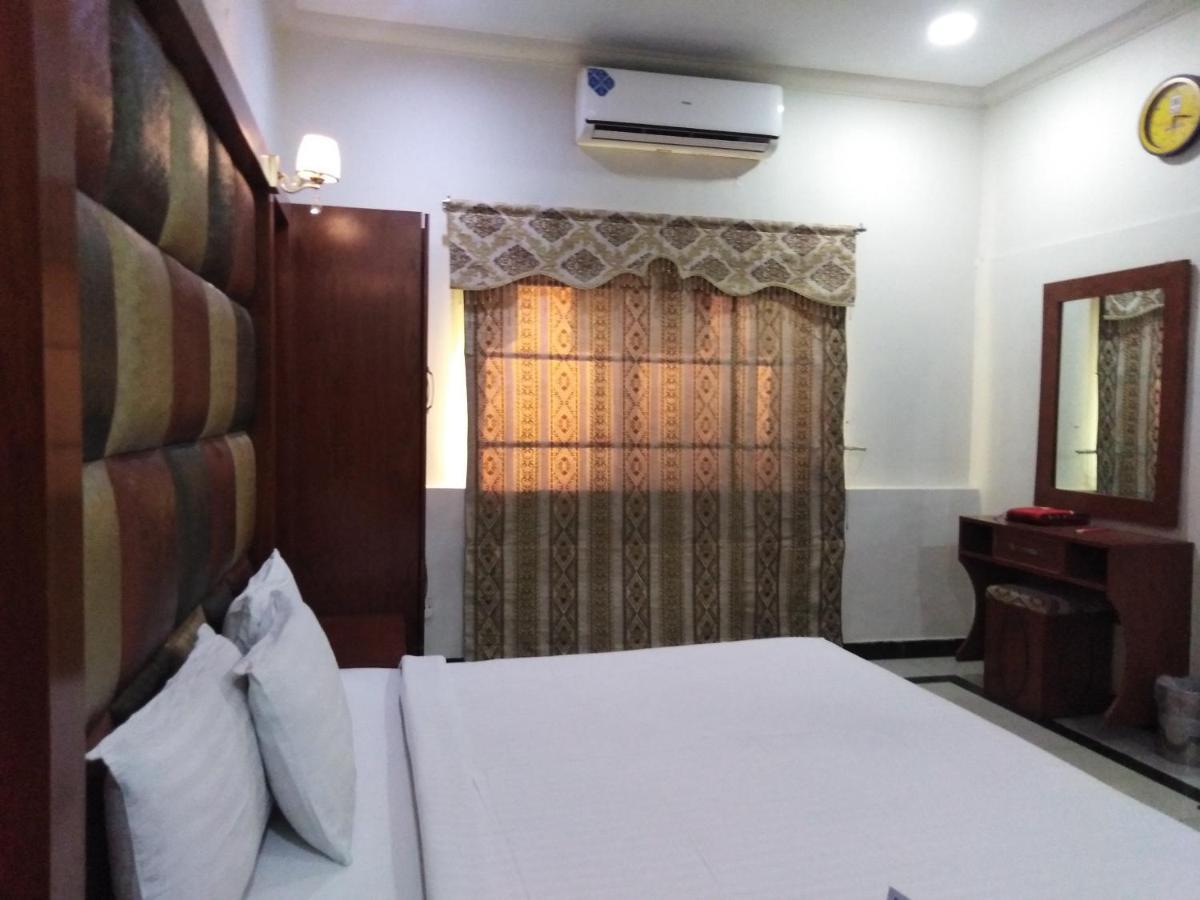 Hotel Мултан Екстериор снимка