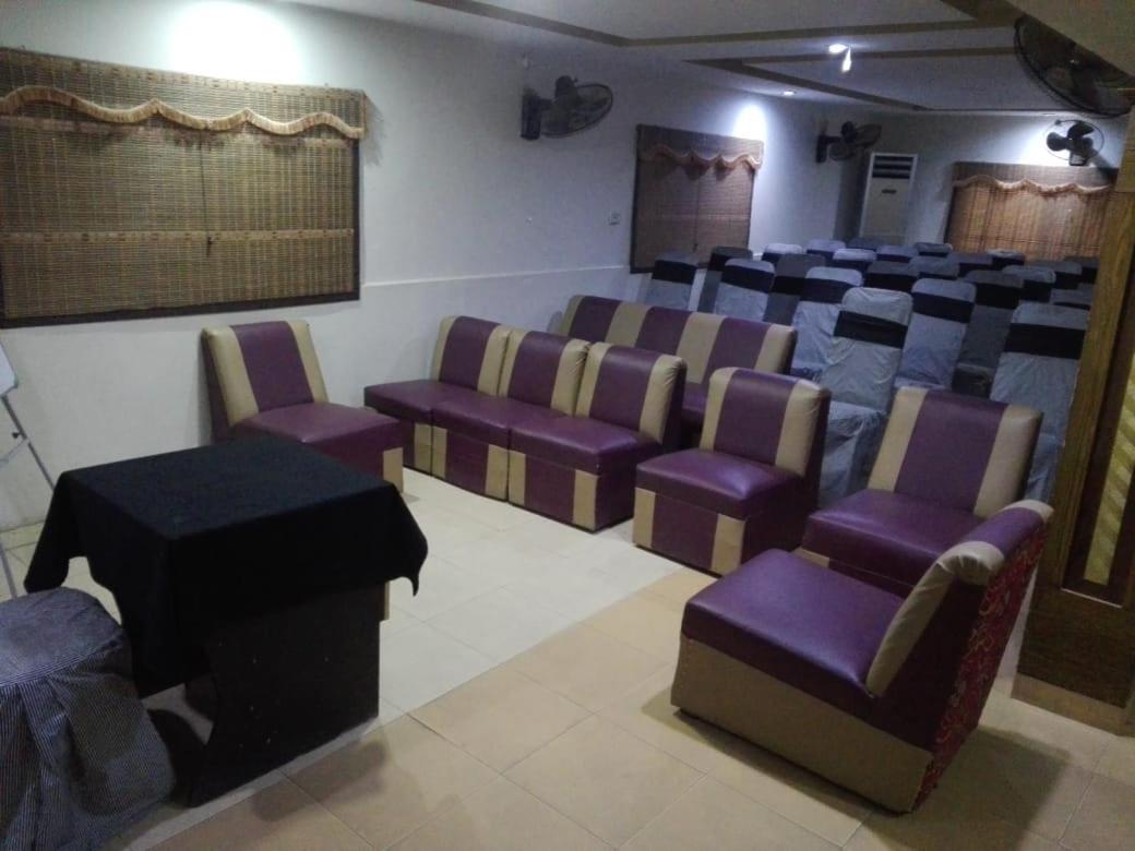 Hotel Мултан Екстериор снимка