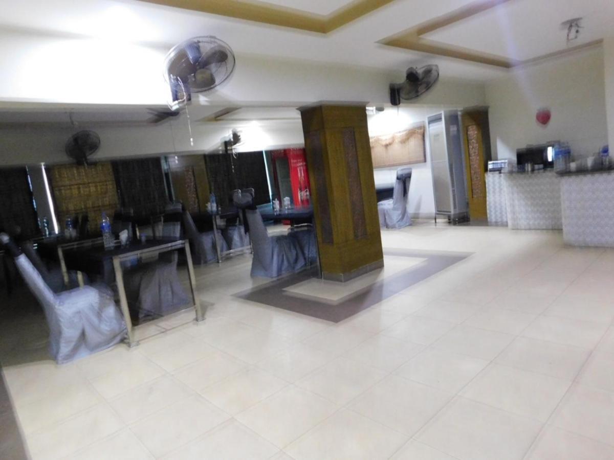 Hotel Мултан Екстериор снимка