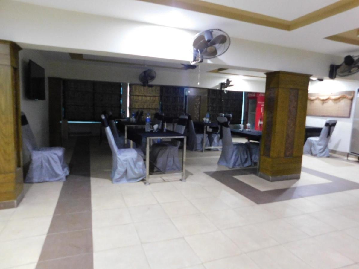 Hotel Мултан Екстериор снимка