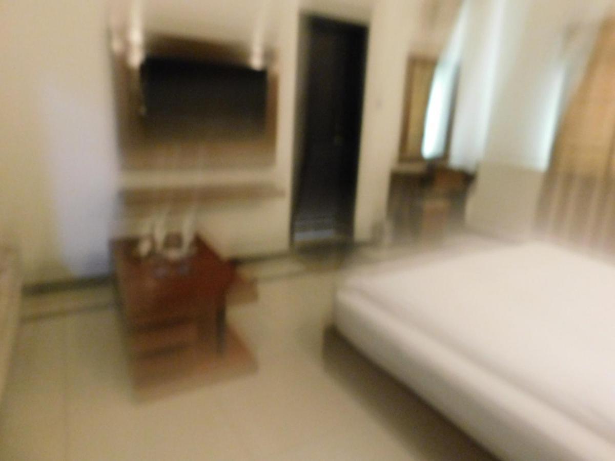Hotel Мултан Екстериор снимка
