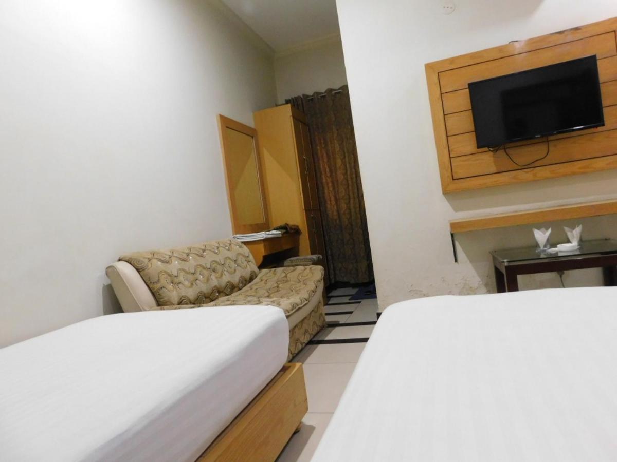 Hotel Мултан Екстериор снимка