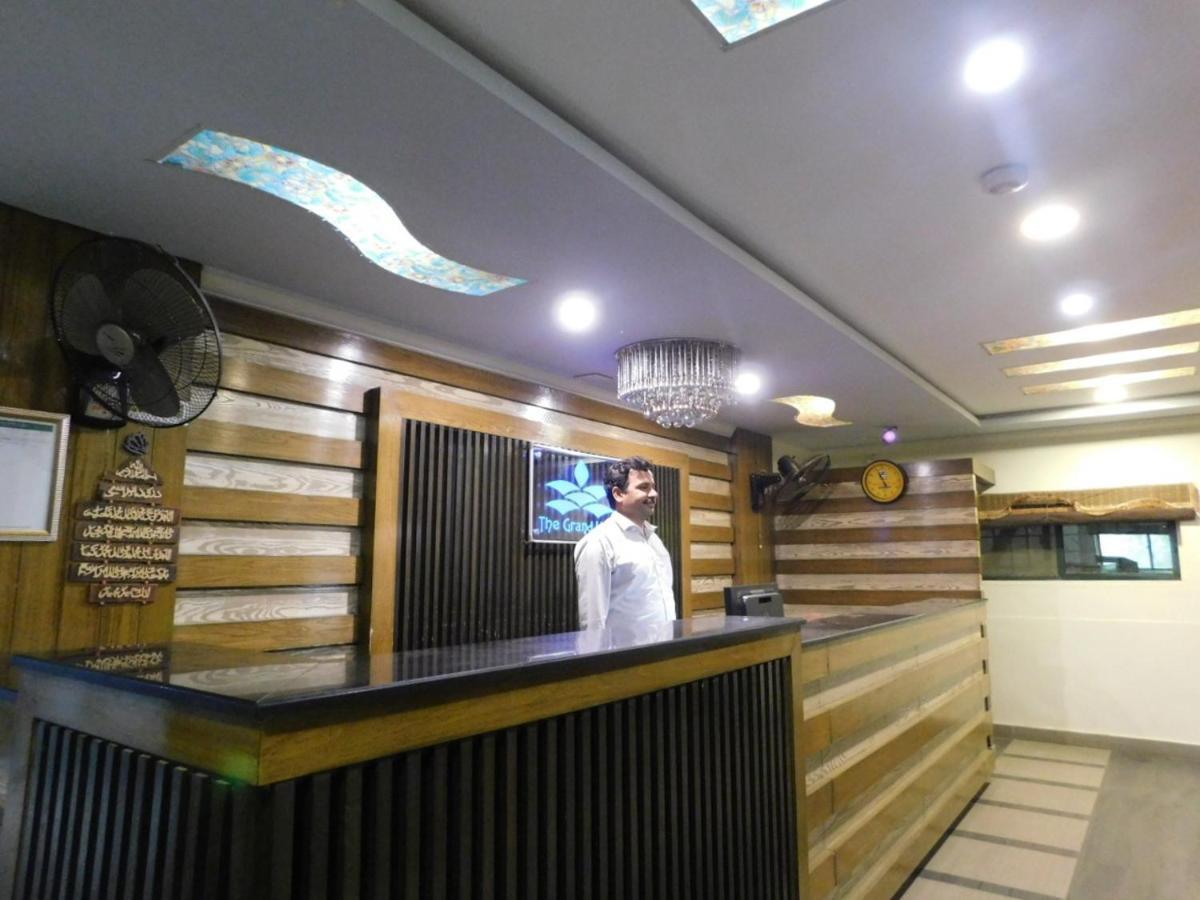 Hotel Мултан Екстериор снимка