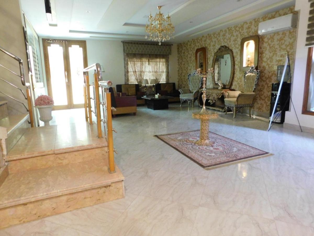 Hotel Мултан Екстериор снимка